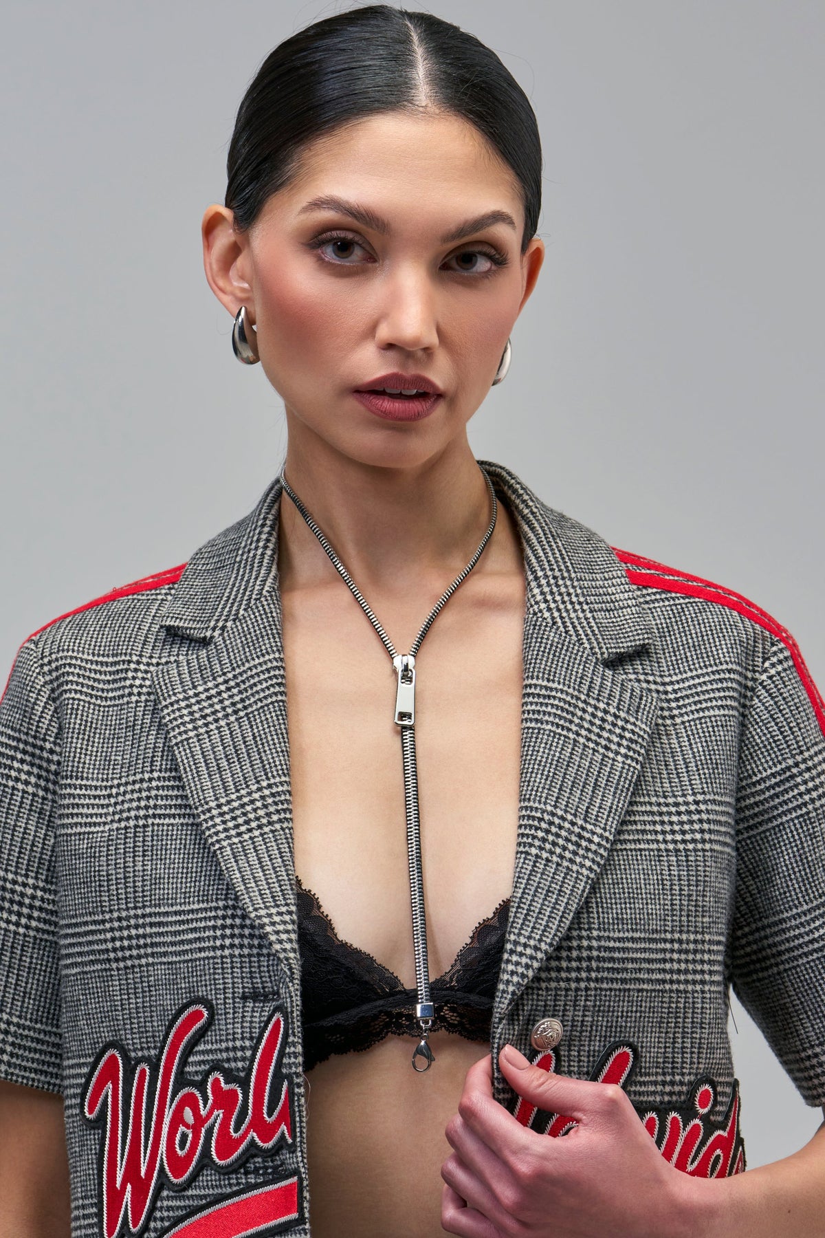 CLOSURE ISSUES NECKLACE