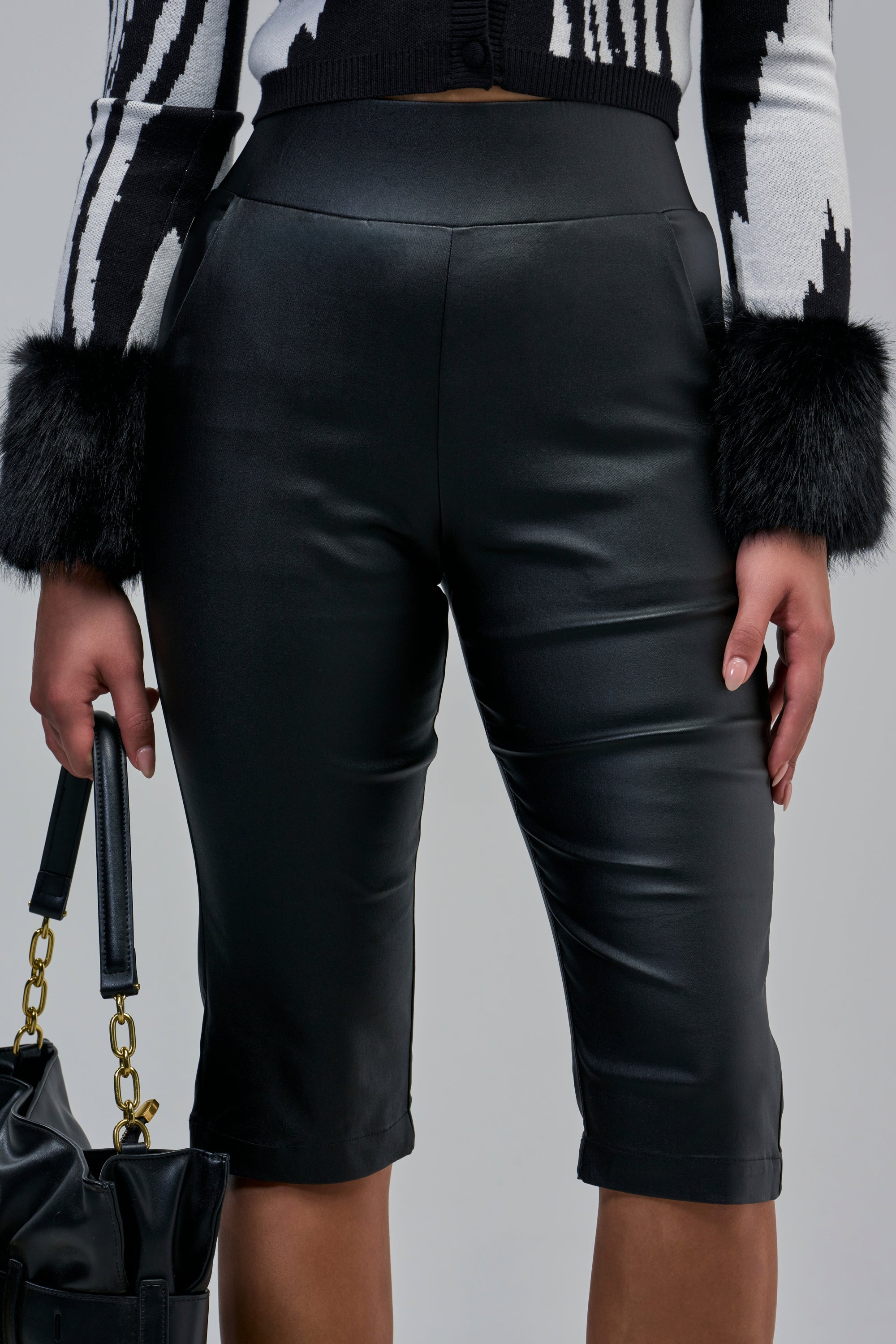 AMMO X AKIRA BIG BOOTY PLEATHER CAPRI WITH 4 WAY STRETCH