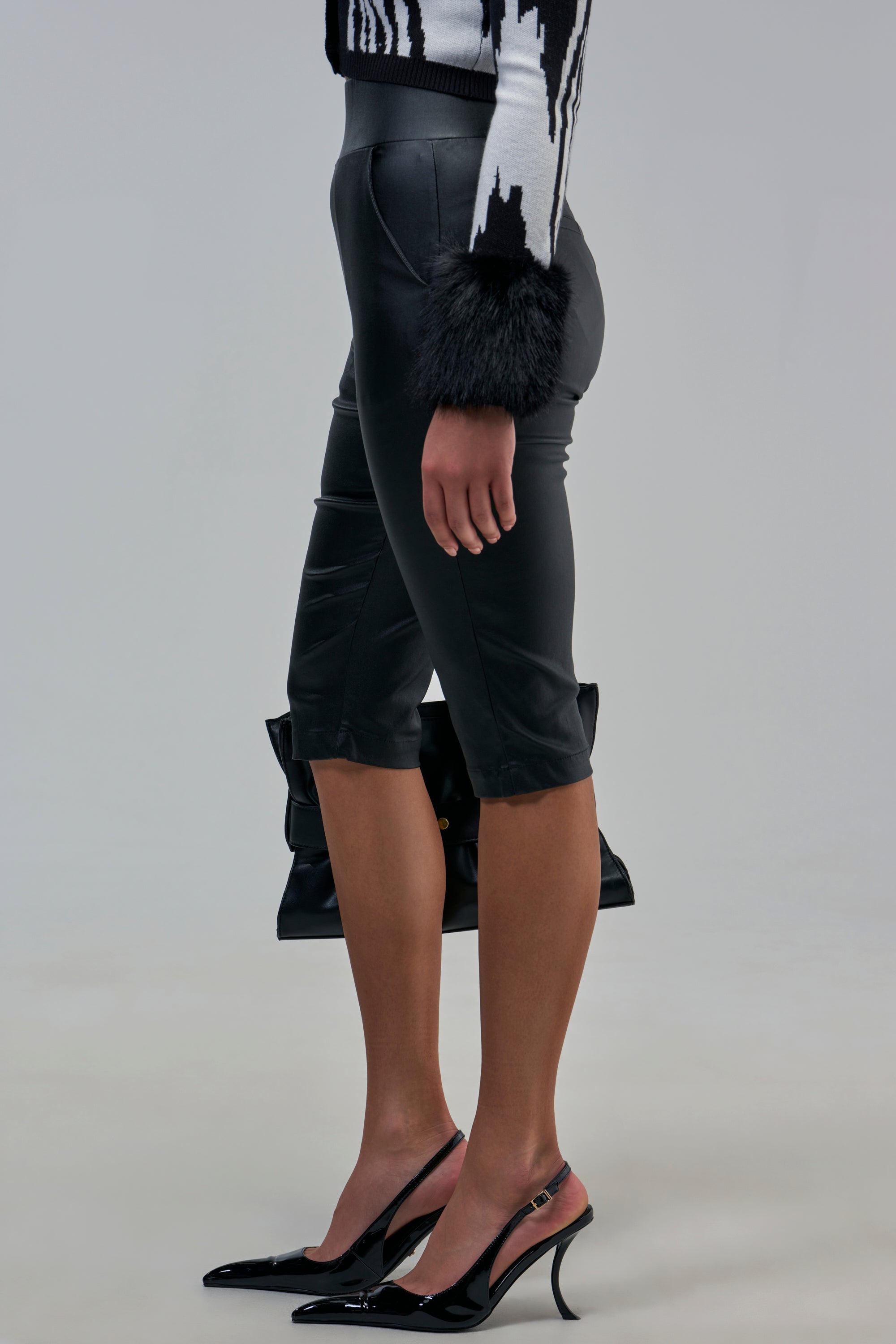 AMMO X AKIRA BIG BOOTY PLEATHER CAPRI WITH 4 WAY STRETCH