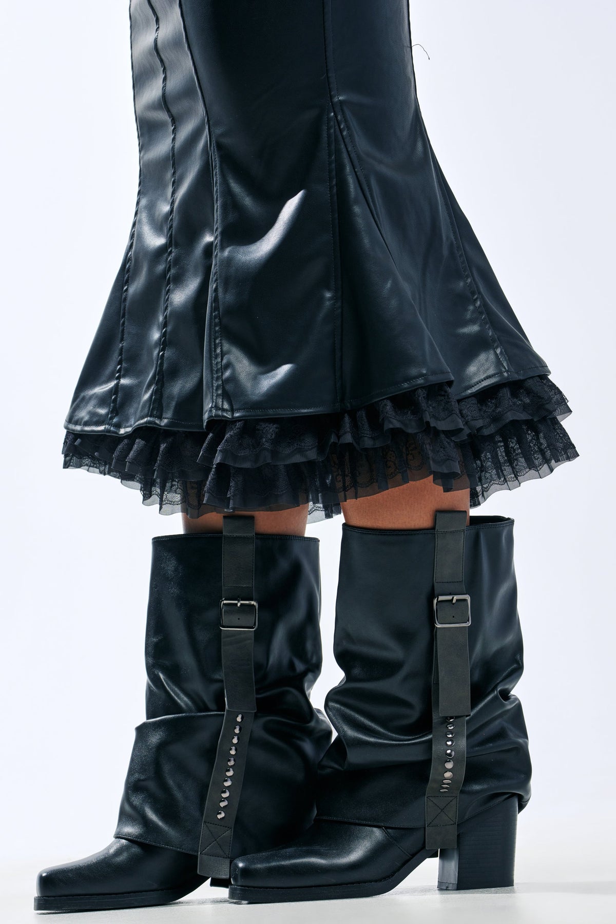 AZALEA WANG MELT BLACK SQUARE TOE BOOTIE
