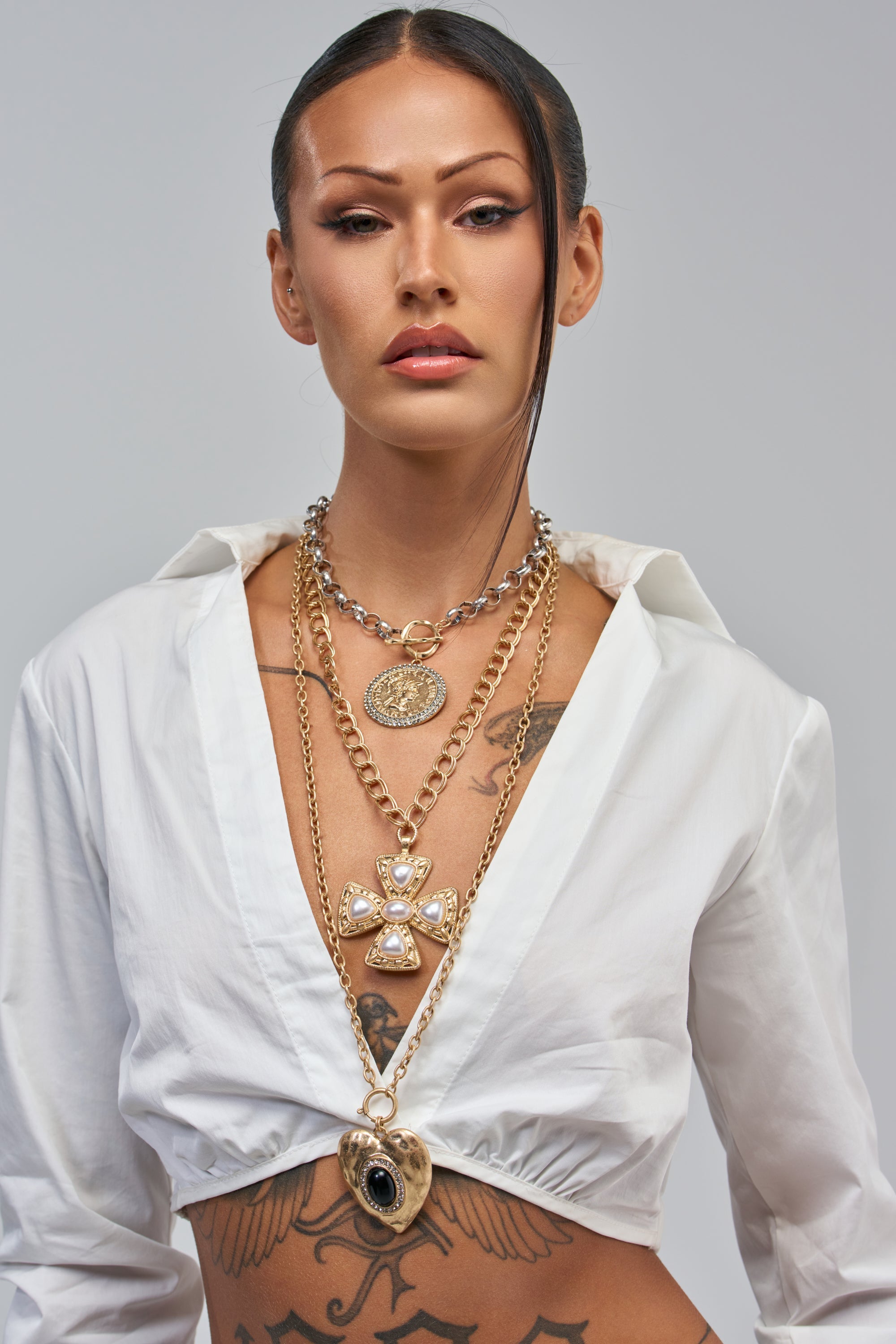 ANTIQUE MEDALLION PENDANT NECKLACE