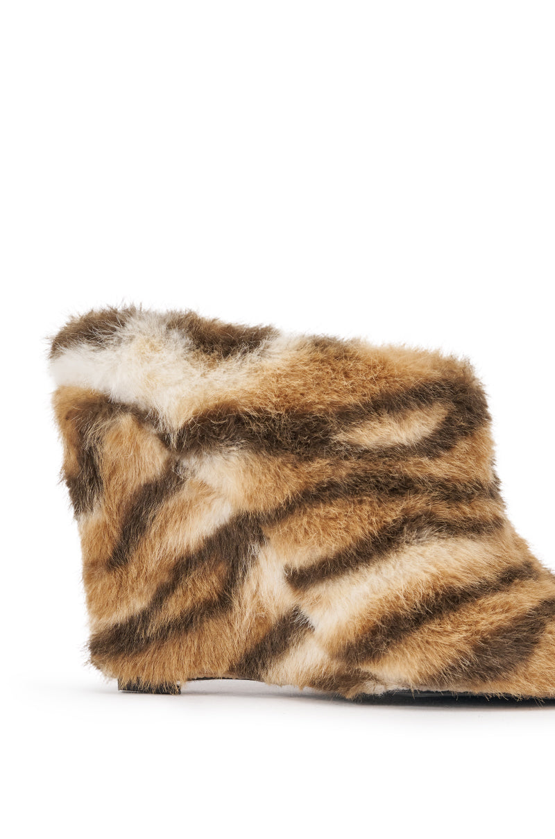 AZALEA WANG WAFIYA TIGER MULE WEDGE PUMP