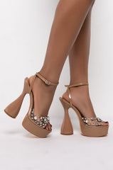 AZALEA WANG WAKE THE NEIGHBORS CHUNKY SANDAL IN NUDE PATENT